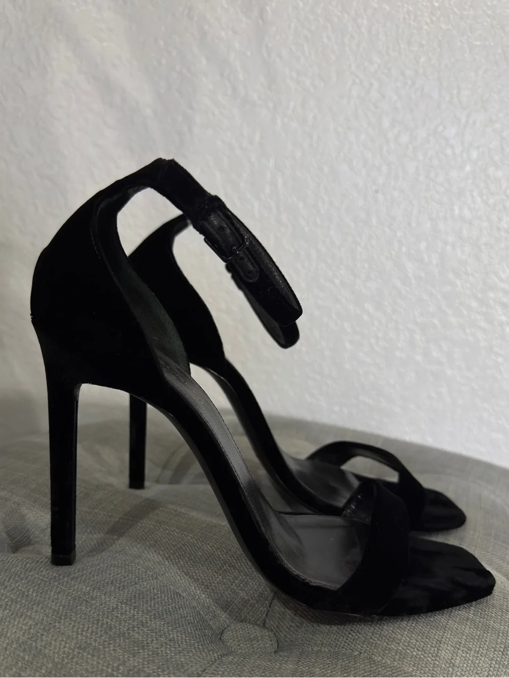 Saint Laurent Amber Black velvet strap ankle strap heels - Picture 3 of 15